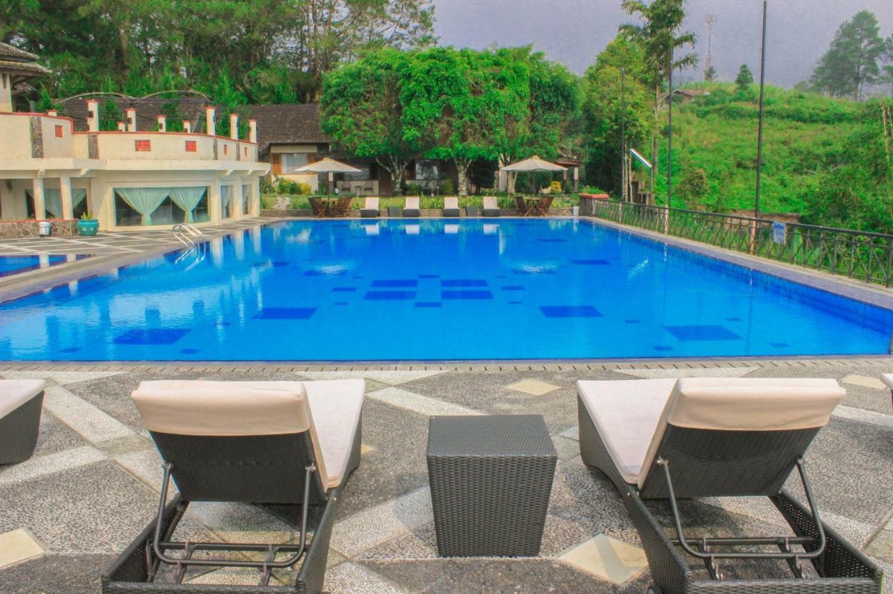 Parkside Nuansa Maninjau Resort Exterior photo